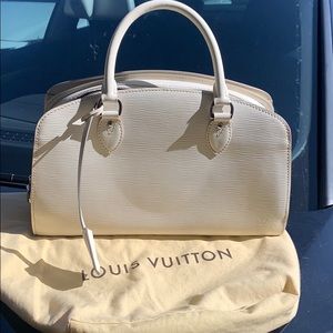 Womens Louis Vuitton Satchel
